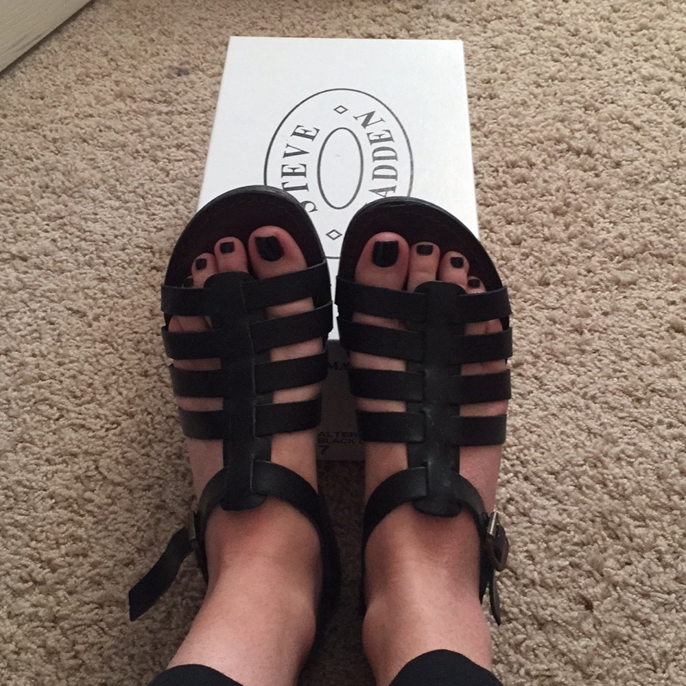 Steve Madden sandals🔴